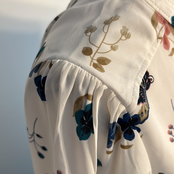 NWT Loft Butterfly & Floral Blouse - Picture 2 of 7